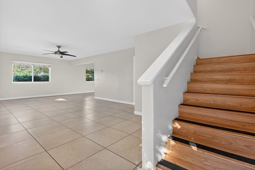 Building Photo - 2884 La Salle Ave