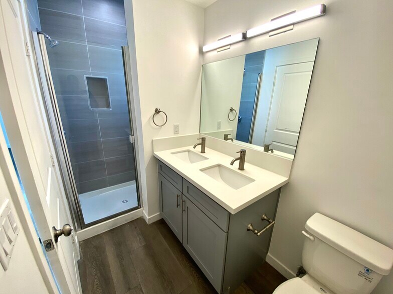 Building Photo - 1885 1/2 W 20th St