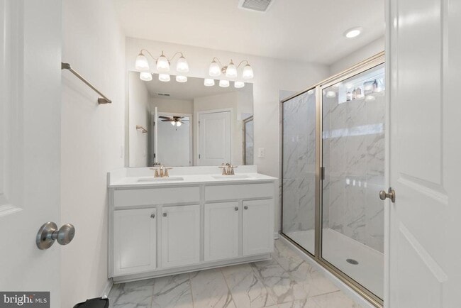 Building Photo - 14 Lilac Cir