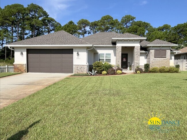 Building Photo - Efficient Solar 4-Bedroom Home in Navarre’s La Fontaine Gated Community with Deeded Beach Access!