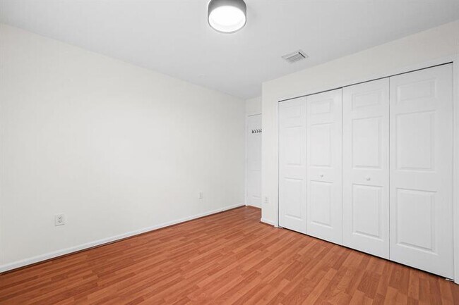 Building Photo - 7923 N Southwood Cir
