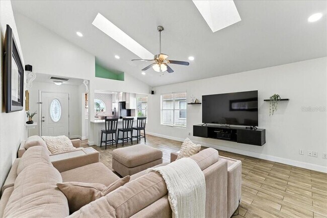 Building Photo - 174 Edgewater Cir