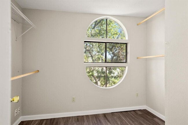 Building Photo - 6726 Lancret Hill Dr