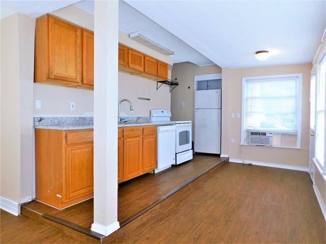 Building Photo - 216 Maple St