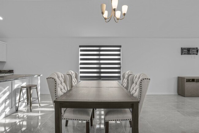 Building Photo - 5428 Encanto Dr