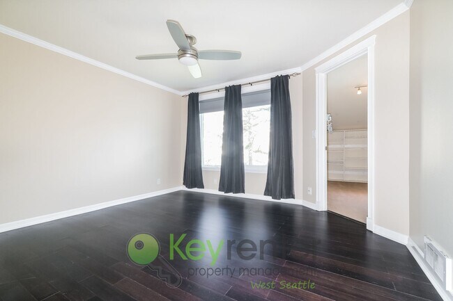 Building Photo - Comfort and Style in the Heart of Seattle