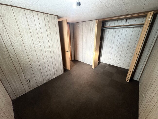 Building Photo - 437 Circleway Dr