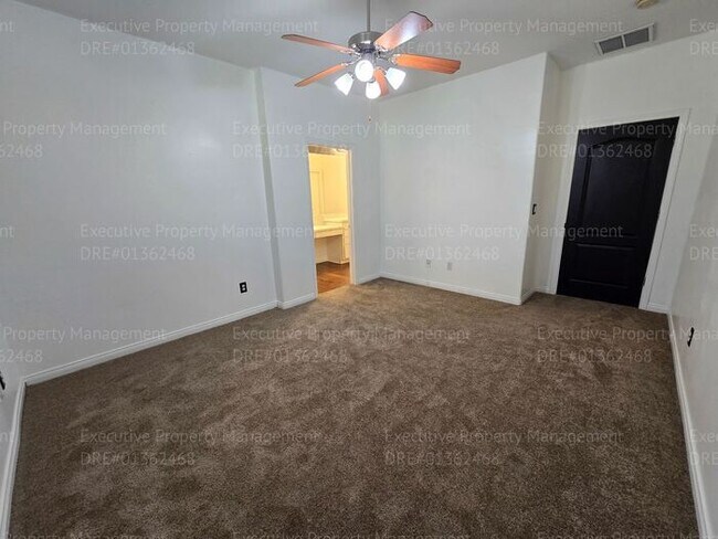 Building Photo - 3 bedroom/ 2.5 bathroom 2 story home.