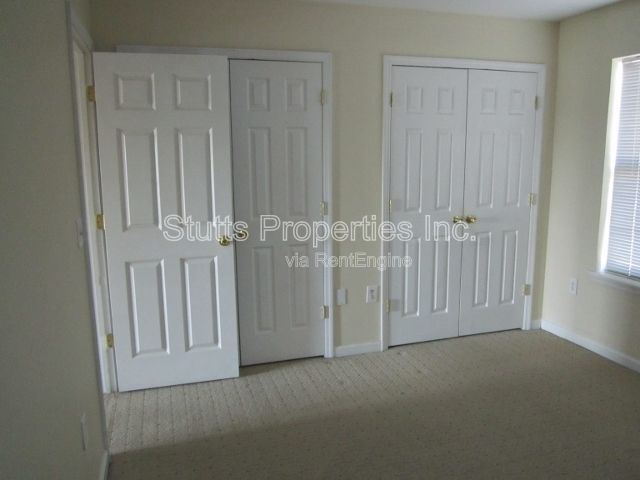 Building Photo - 100 Riverview Way