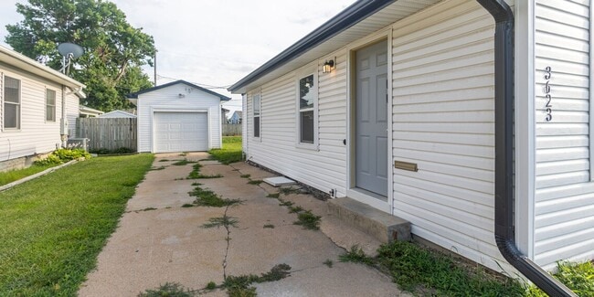 Building Photo - Renovated Home with Detached Garage & Quick Access to the Interstate