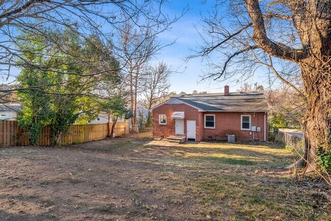 Building Photo - Adorable Brick Ranch Home in the Desirable Lindley Park Area! Updated, Hardwood Floors, Fenced!