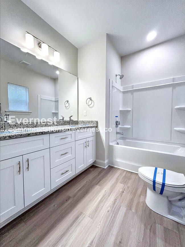 Building Photo - 1410 Austin St