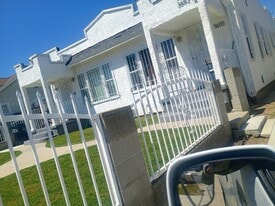 Building Photo - 3653 W 58th Pl