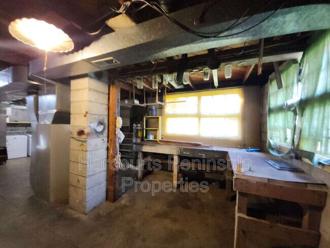 Building Photo - 1911 Jacobsen Blvd