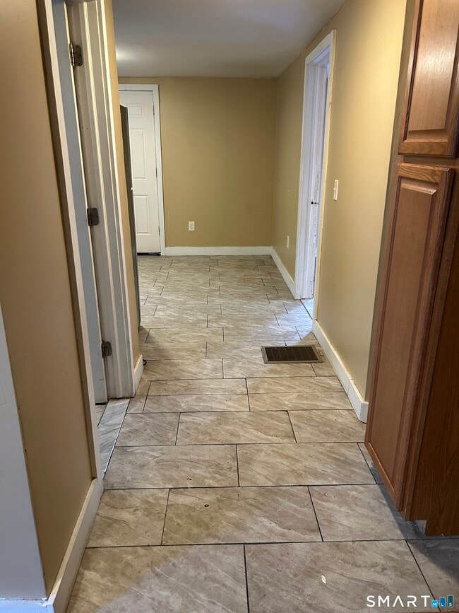 Building Photo - 240 Scott St