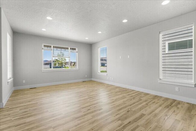 Building Photo - Perfectly designed 5-bedroom, 3-bath single family home