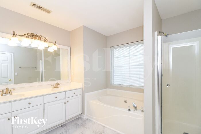 Building Photo - 4015 Velinda Dr