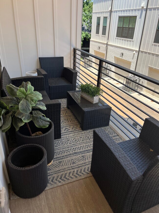 ACTUAL UNIT! - 192 Chestnut Cir