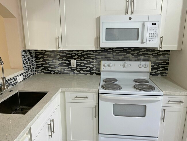 Building Photo - 3481 Briar Bay Blvd