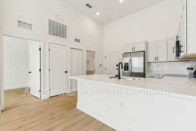 Building Photo - 221 S Bumby Ave