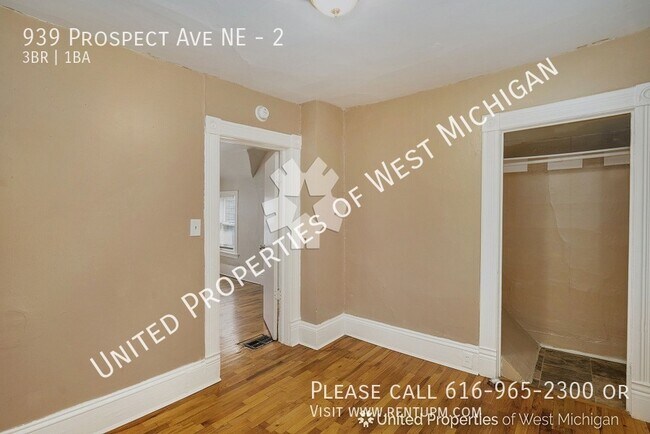 Building Photo - Available Now | 3 Bedroom, 1 Bath Upper Le...