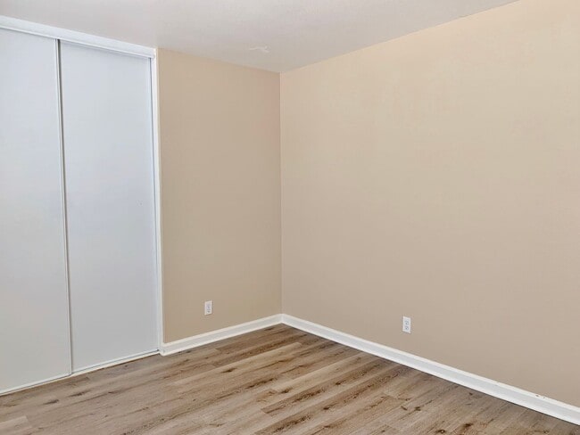 Building Photo - 4 Bedroom Home in Hollister  - No App Fee