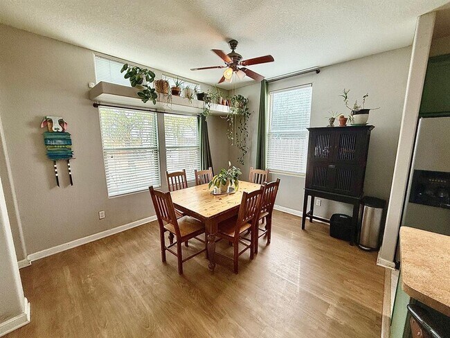 Building Photo - 506 Shadow Point