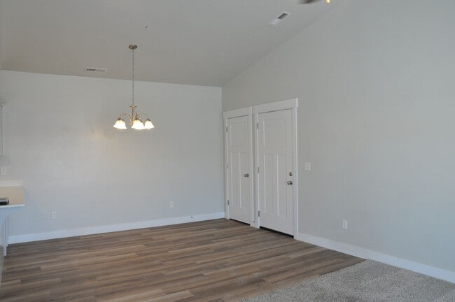 Building Photo - 3 bedroom, 2 bathroom house located in the desirable area of Saratoga Springs/ Lehi, UT