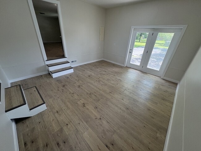Building Photo - 521 Greenwood Dr
