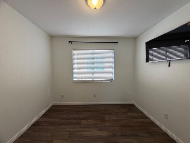Building Photo - SINGLE-STORY HOME | GATED COMMUNITY | FLEXIBLE FURNISHING OPTIONS I 4 Bedroom Home with Private B...