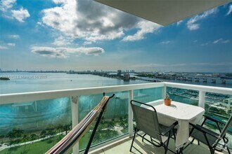 Building Photo - 1800 N Bayshore Dr