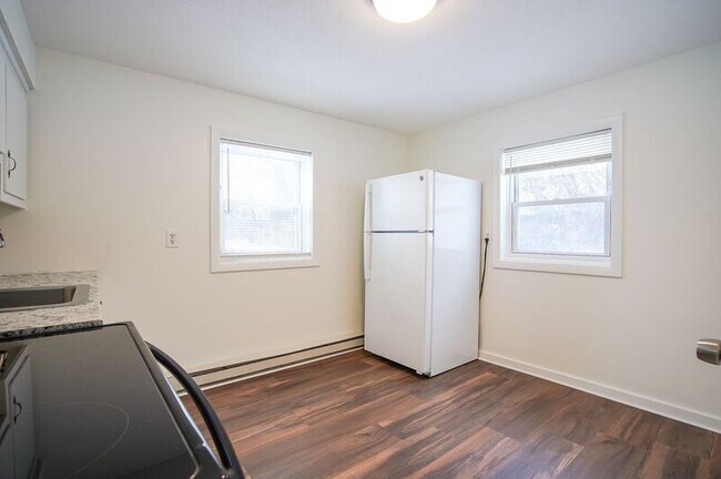 Building Photo - 98 N Alhambra Cir