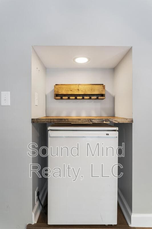 Building Photo - 112 Lomond Ln