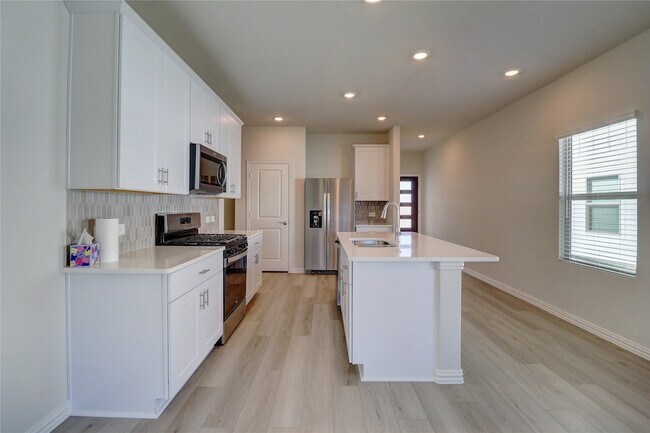 Building Photo - 4104 Zoe Ln