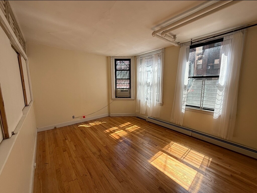 Building Photo - 337 Beacon St