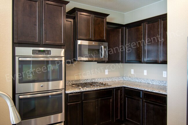 Building Photo - Absolutely Gorgeous 4-Bed Single Family Home in Copper Ridge!