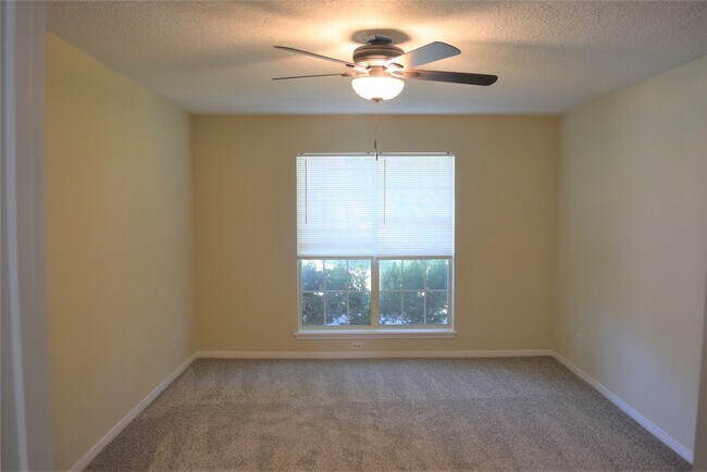 Building Photo - 6207 Northway Dr