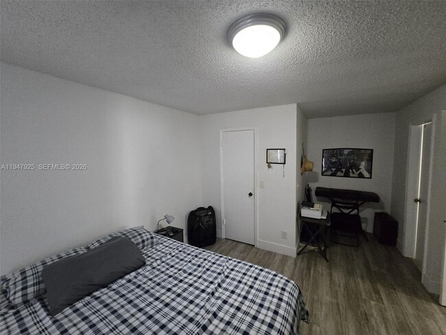 Building Photo - 12840 Vista Isles Dr