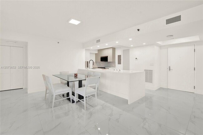 Building Photo - 5757 Collins Ave