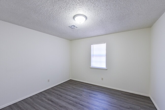 Building Photo - 101 Adirondack Ln