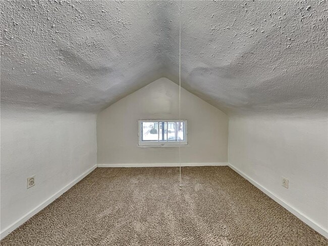 Building Photo - 3223 N Aldrich Ave