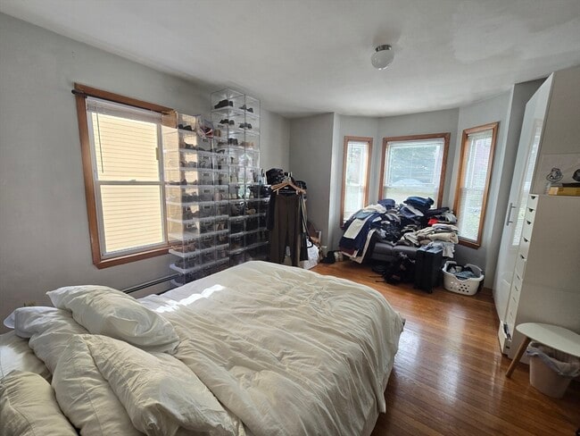Building Photo - 28 Bardwell St