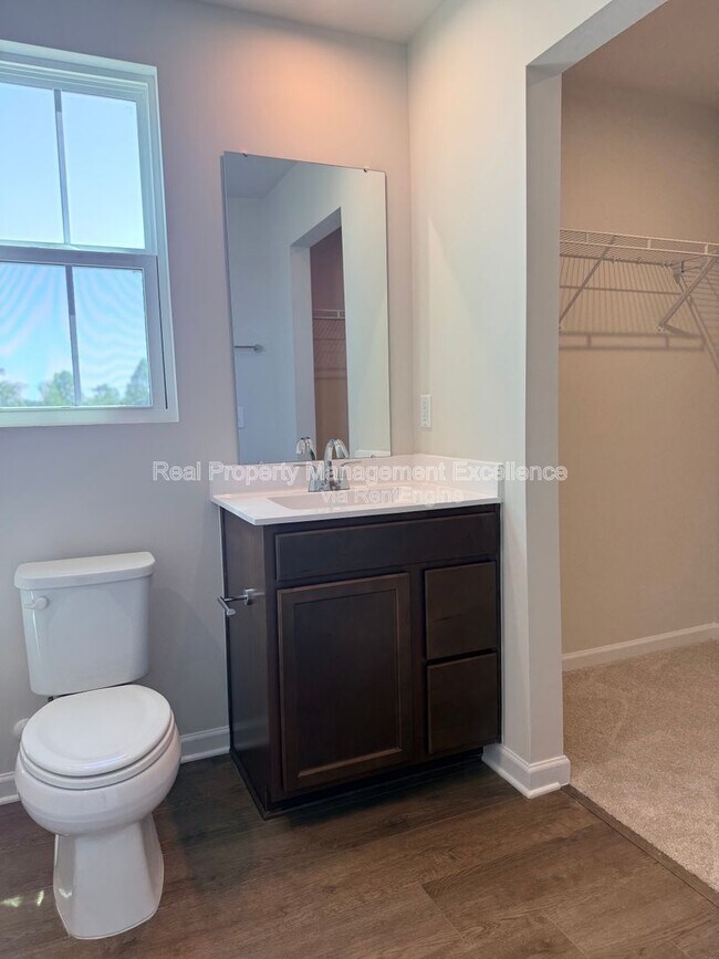 Building Photo - 372 Grand Silo Rd