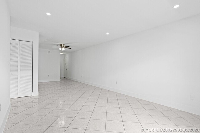 Building Photo - 9227 SW 87th Ave