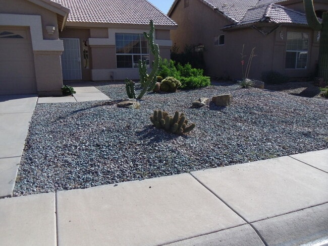 Building Photo - 3 bed 2 bath single level house in core Ch...