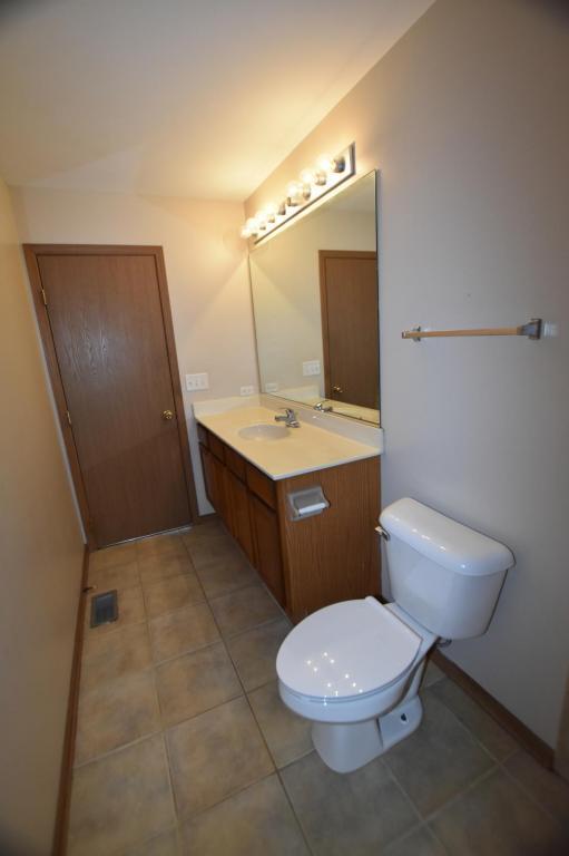 Building Photo - 24 Waterbury Cir