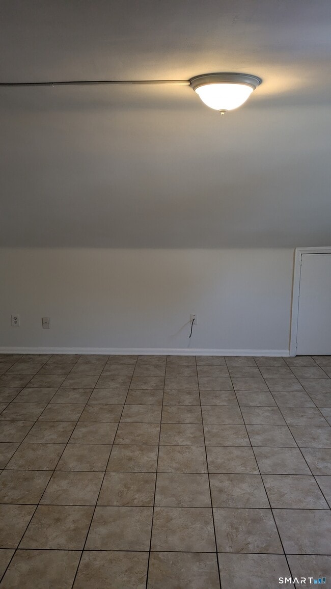 Building Photo - 657 Naugatuck Ave