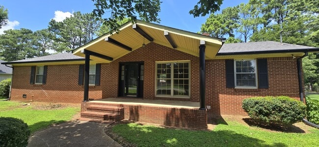Building Photo - 204 Iris Dr