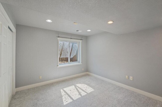 Building Photo - 940 Durum Ct