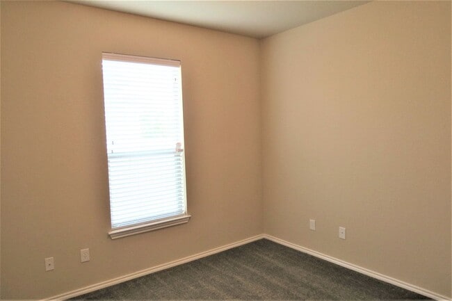 Building Photo - 3/2/2 off HWY 46 / Fridge / Interior Washe...